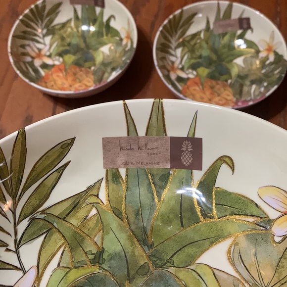 NICOLE MILLER- Home Collection- Pineapple 🍍 & Hibiscus 🌺 Designed Bowls - Picture 2 of 4